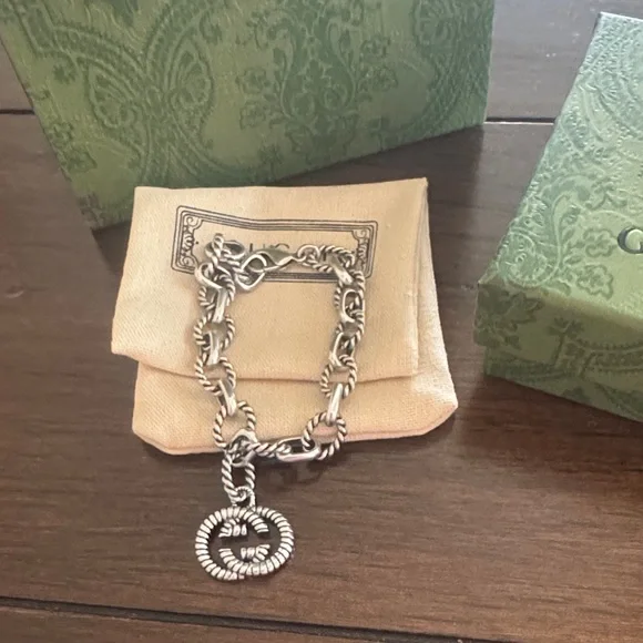 Gucci Silver-Tone Rope Link Bracelet with Interlocking G Charm - Picture 4 of 7